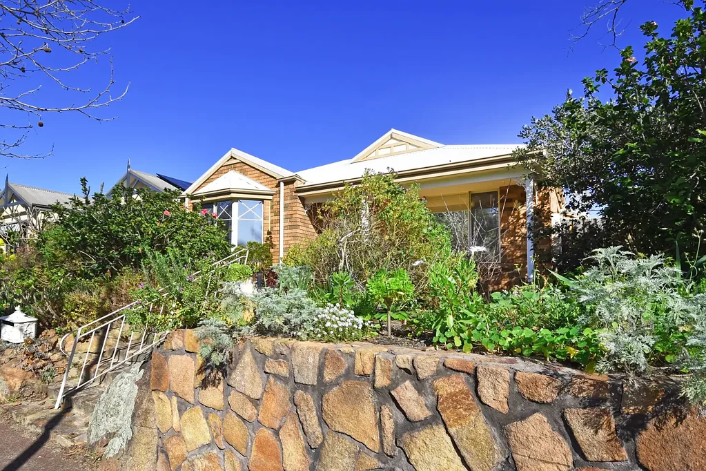 Ellenbrook 3 Bedroom Classic Woodlake beuaty