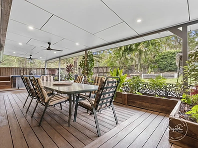 Landsborough 6कमरा Acreage Living with Flexibility, Space & Income Potential