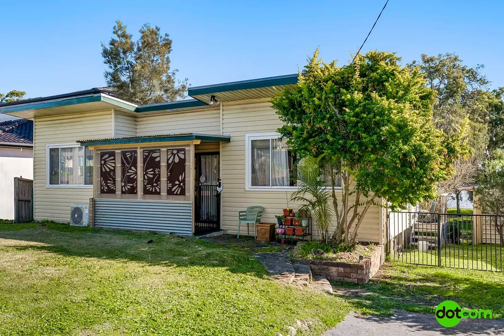 Toukley 5房  Waterfront Reserve With Endless Potential in Blue-Chip Toukley Locale