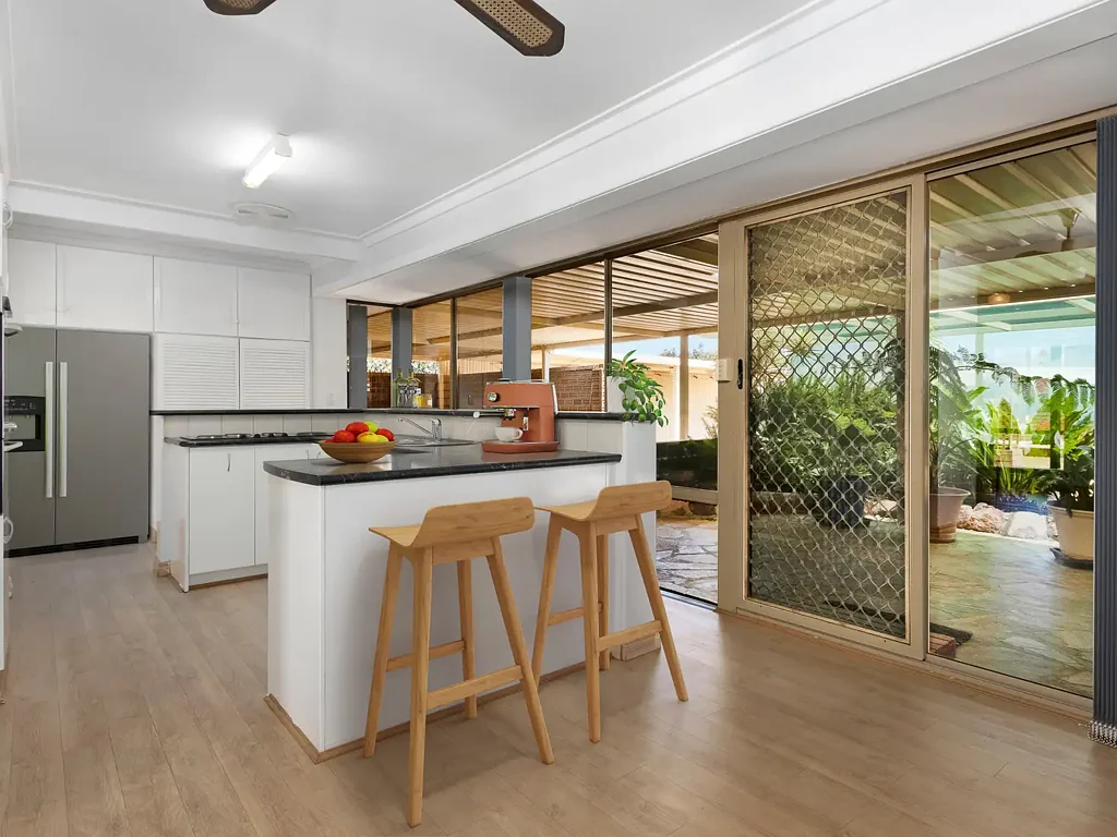 Rockingham 3침실 Under Offer