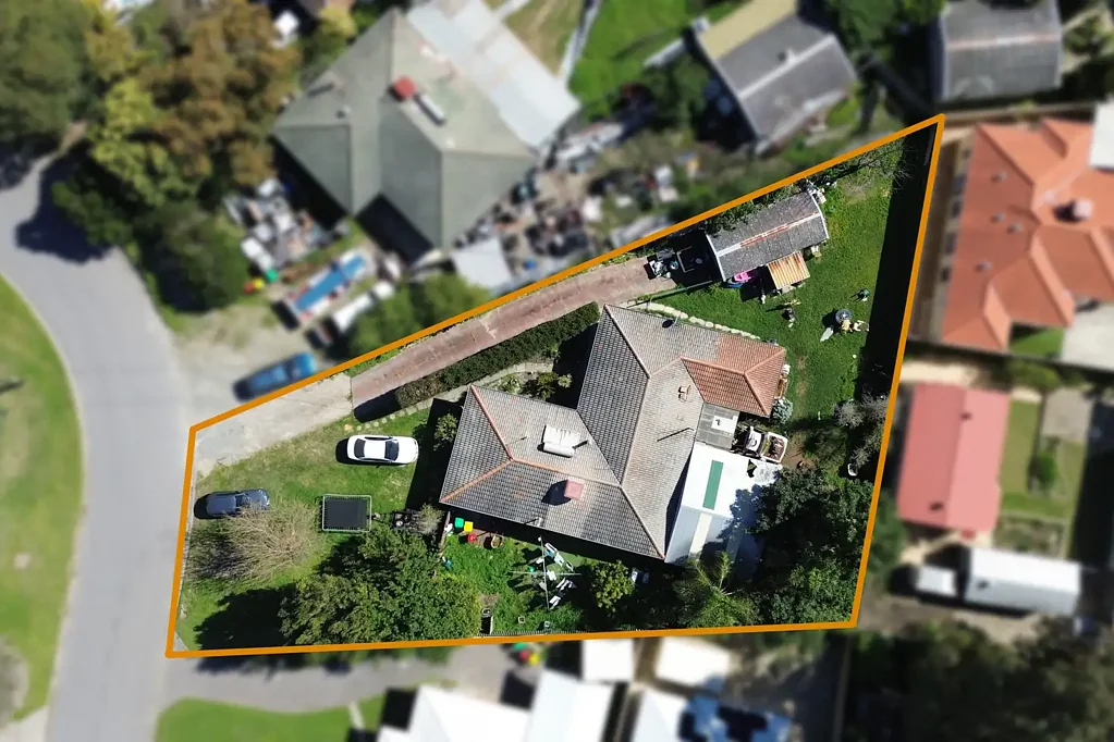 Forrestfield 5 Bedroom Strategic Development Site with Holding Income – 1034sqm R25/60