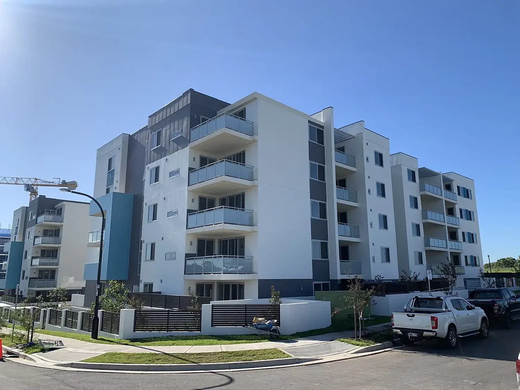 Modern & Spacious 2 Bedroom Unit With Views