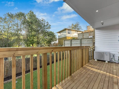 8D Jenanne Place, Totara Vale, North Shore City, Auckland