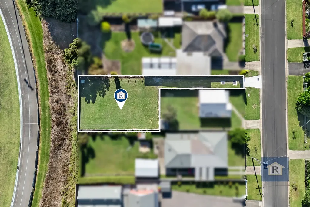 Elliminyt Prime Location...