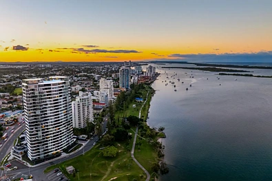 Labrador 3 Slaapkamer Prestigious Level 14 Residence | Uninterrupted 180° Broadwater & Coastal Views