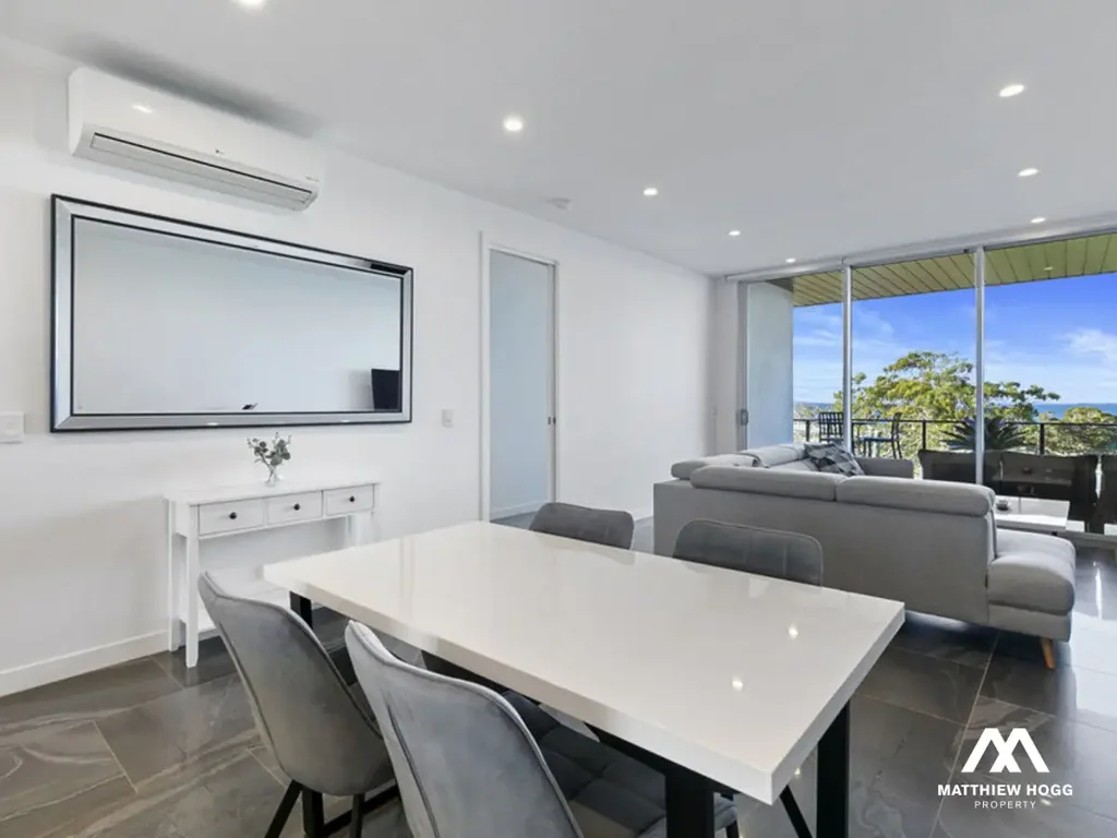 Fully Furnished - 2-Storey Penthouse Apartment with Extensive Bay Views