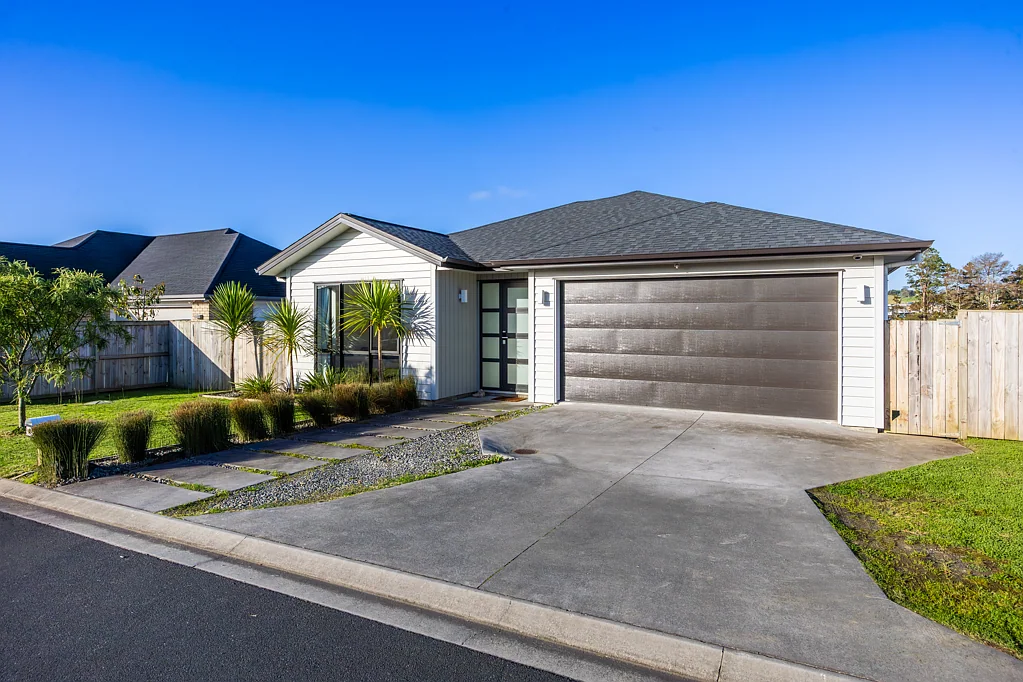 8 Ahorangi Road, Silverdale, Rodney, Auckland