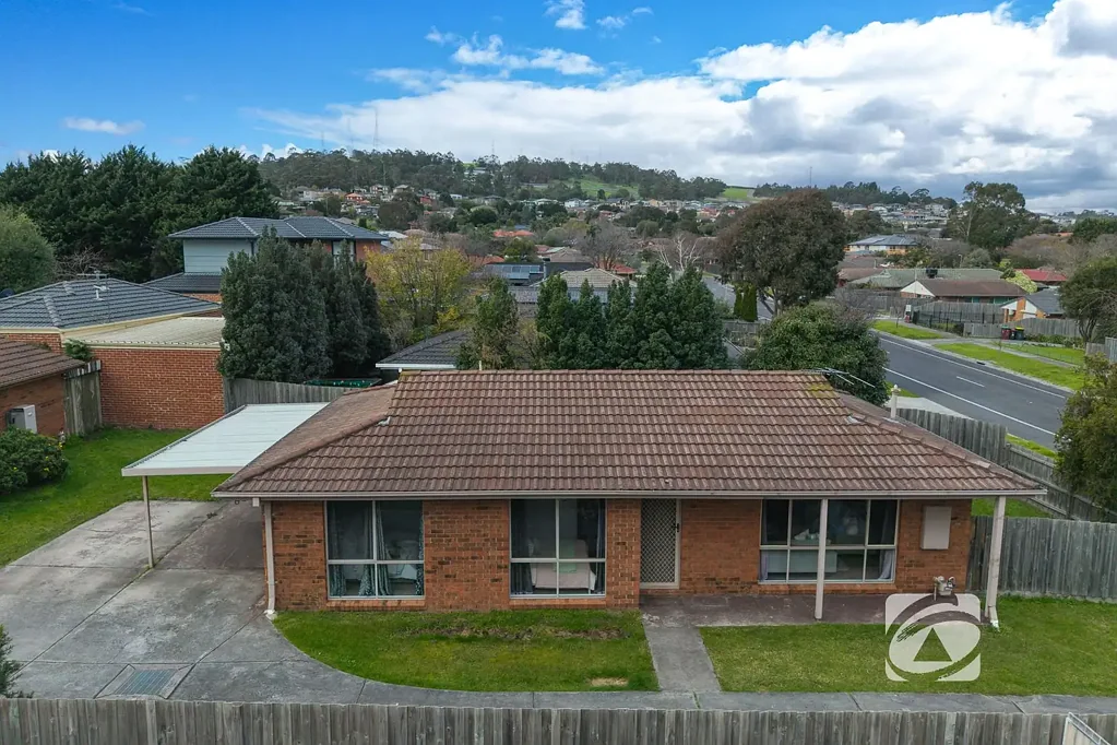 Narre Warren 3Phòng ngủ Refreshed Unit - No Body Corp fees