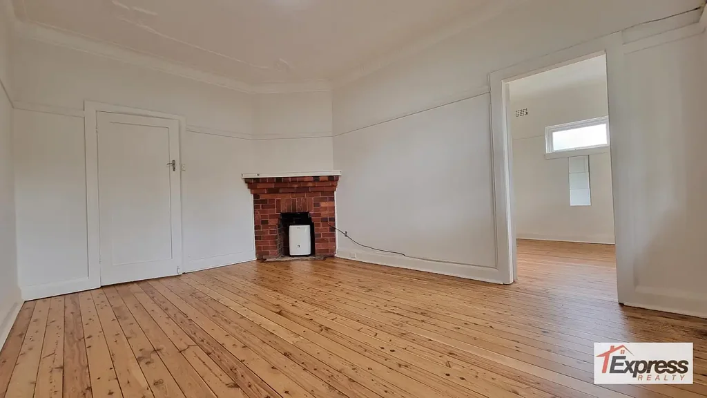 FULLY RENOVATED 3 BEDROOM GARDEN APARTMENT