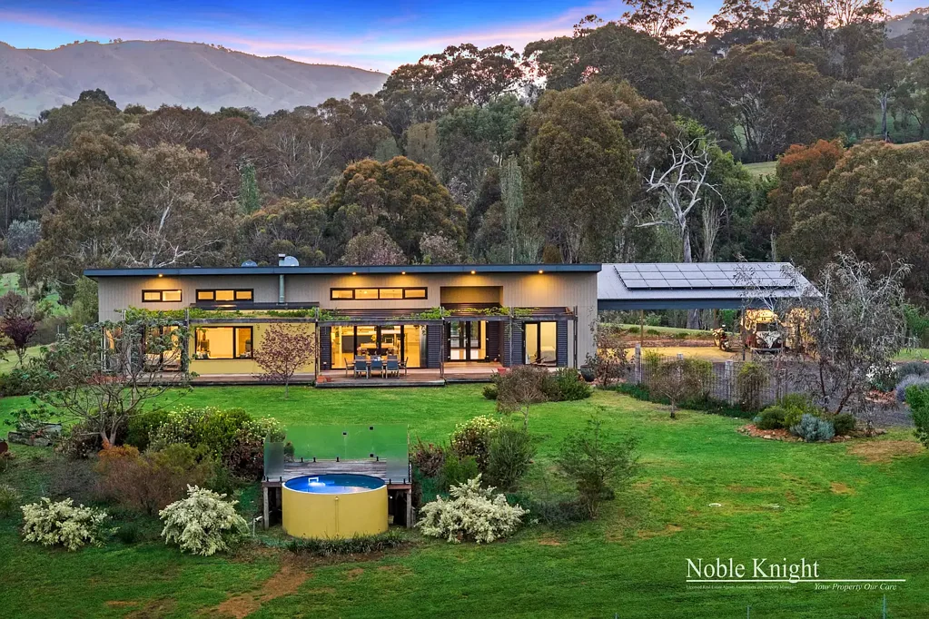 Strath Creek Designer Lifestyle Retreat on 18. 6 acres Approx Plus Creek Lease