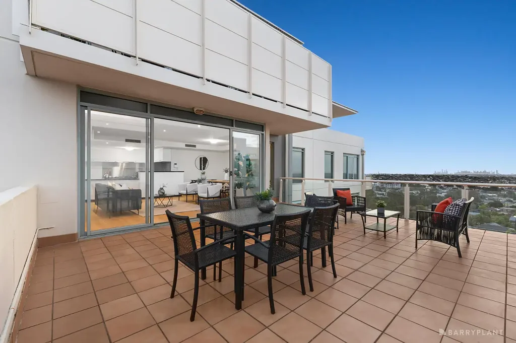 Doncaster 3部屋 A Rare Sub-Penthouse Retreat with Breathtaking City Views