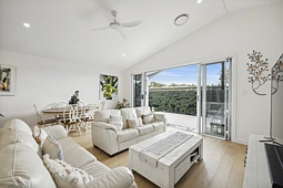 121/11 McIntosh Crescent, Woolgoolga