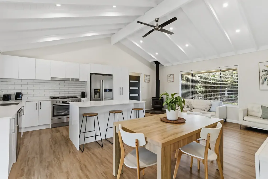 Carrara 3房  Expansive 926sqm Block | Poolside Living | Multiple Outdoor Entertaining Areas
