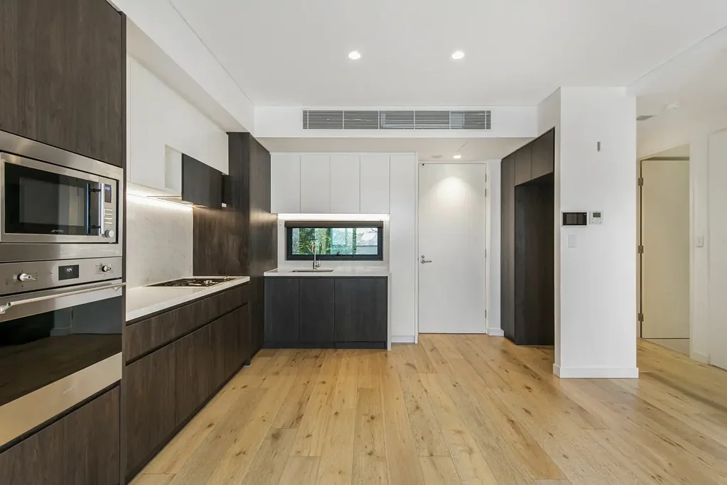 Contemporary 2 bedrooms apartment with parking