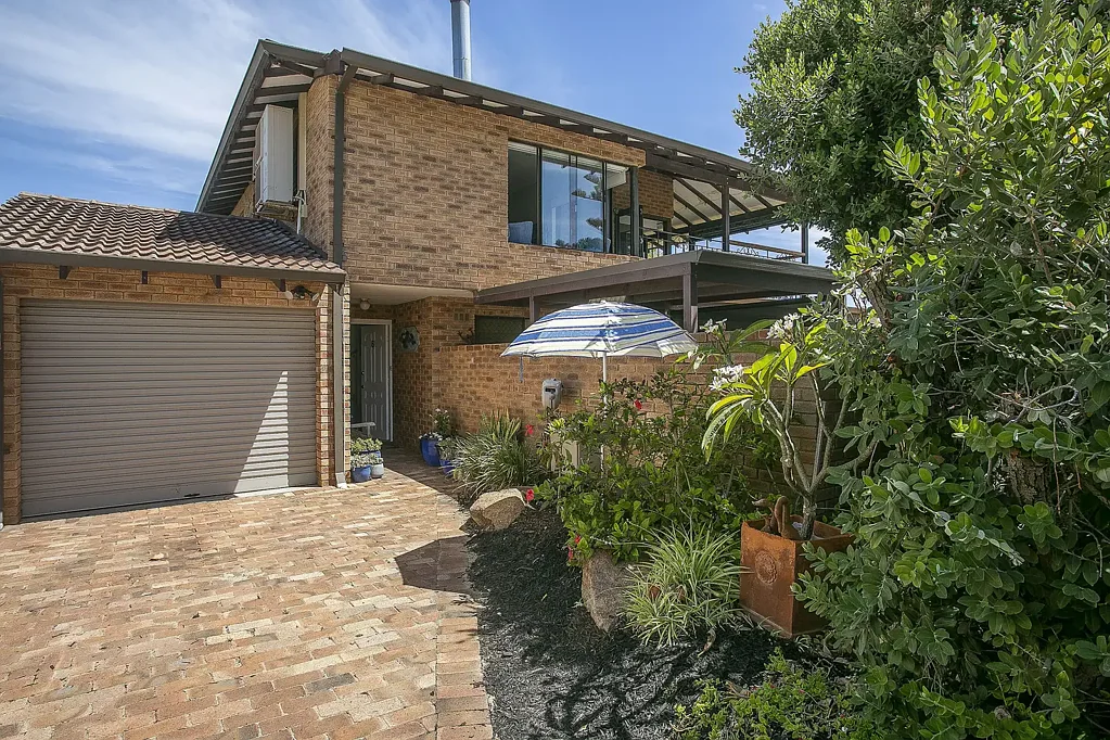 Breathtaking Ocean Views Await in Watermans Bay! Fully furnished and equipped. 4 month lease.