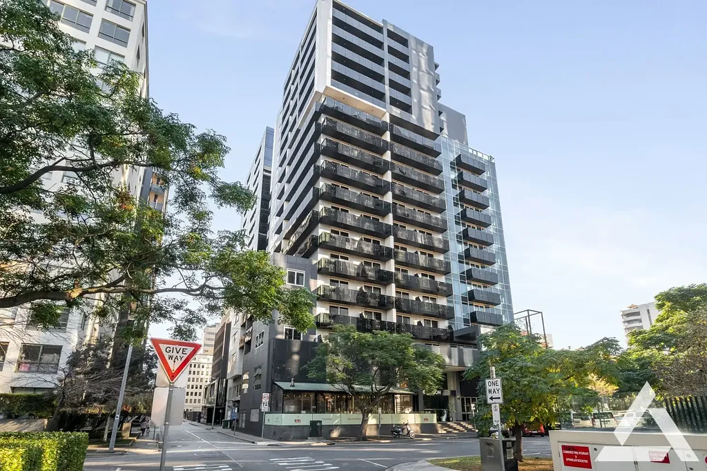 Stylish Apartment in Prime St Kilda Road Location *Utilities Included!*