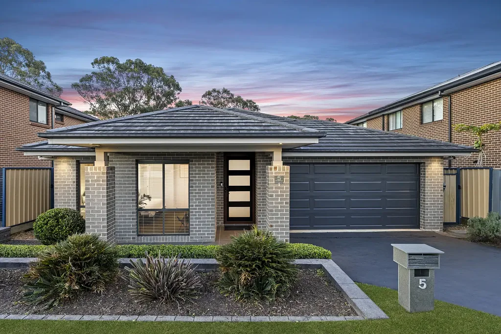 Edmondson Park 4 Bedroom LUXURY, SINGLE STOREY, SPACIOUS FAMILY LIVING IN PRIME LOCATION