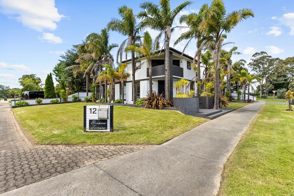 Traralgon 4房  Space, Style & Summer-Ready Family Living in the West End