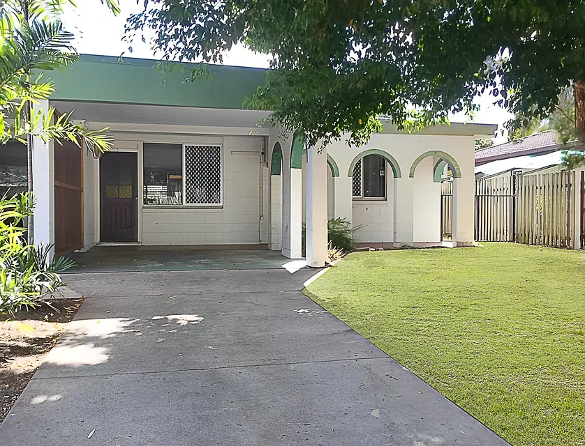 137 Albert Street, Cranbrook, QLD 4814, 6 Kuwarto, 2 Banyo, Apartment