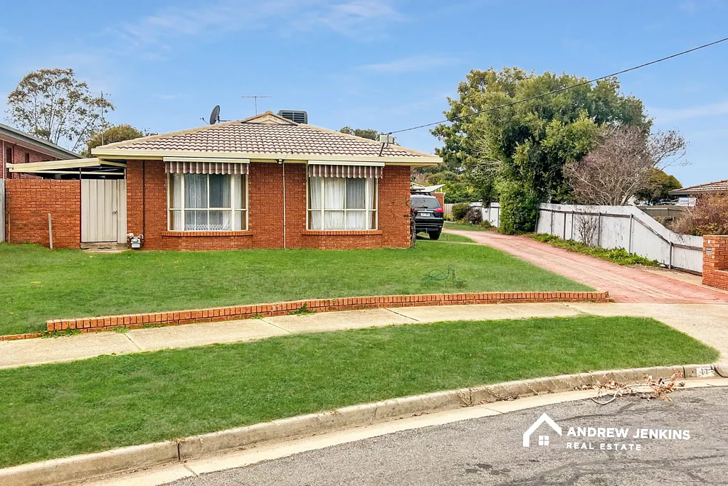 Cobram 2 Bedroom Charming Two-Bedroom Unit in Quiet Court Location