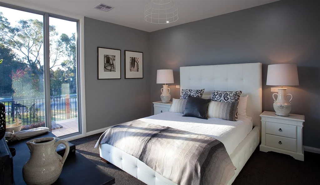 Milton 3कमरा Dive into the epitome of luxurious living with this outstanding penthouse located in the bustling neighborhood of Milton, only a quick 7-minute drive from the dynamic CBD.