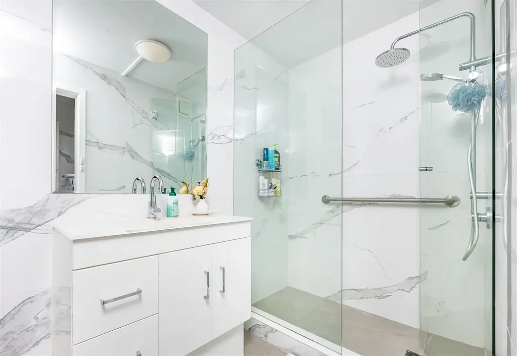 Coastal Living in North Beach - Spacious 2-Bedroom Unit for Lease!