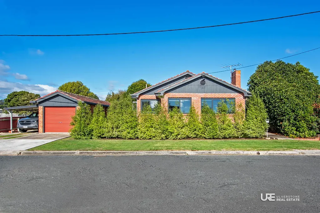Ulverstone 4房  Mid Century Charm Meets Modern Living