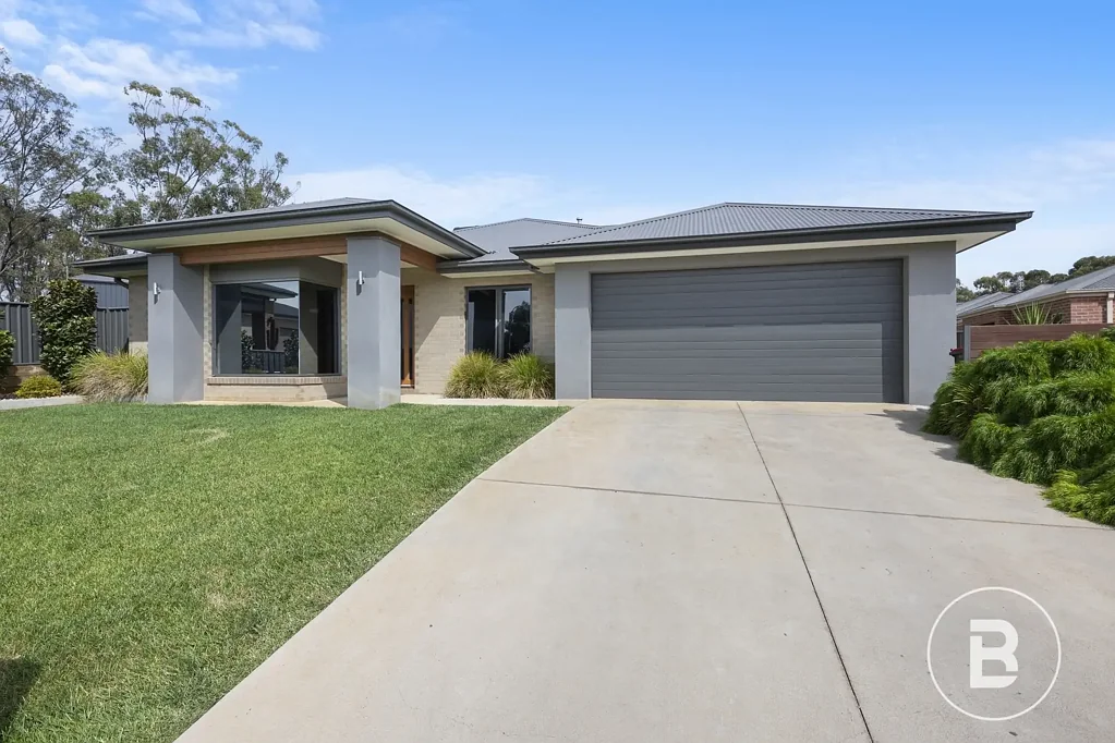 Maryborough 4房  Immaculate Family Entertainer in Sought-After Whirrakee Rise