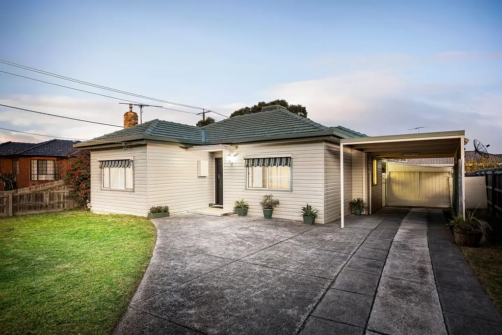 Fawkner 3غرفة نوم A Beautifully Presented Family Home with Clear Development Potential