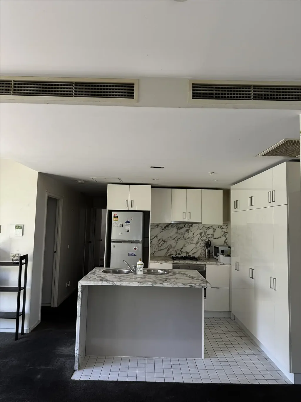 Fully furnished 3 bedroom 2 bathroom apartment at Dockland with city view