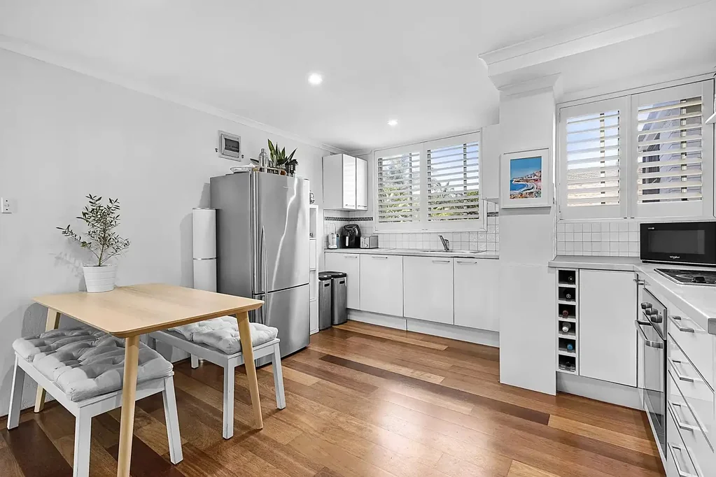 BRIGHT TWO BEDROOM APARTMENT WITH PARKING IN BONDI BEACH