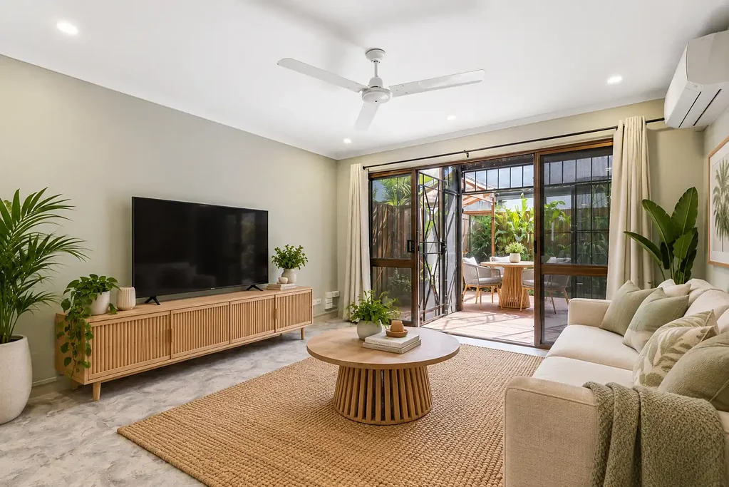 Earlville 2Zimmer TWO BEDROOM TOWNHOUSE WITH PREMIUM UPGRADES AND PRIVATE COURTYARD