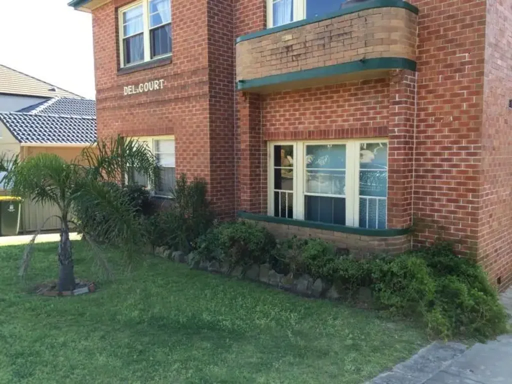 2 Bedroom Unit in Excellent Location!