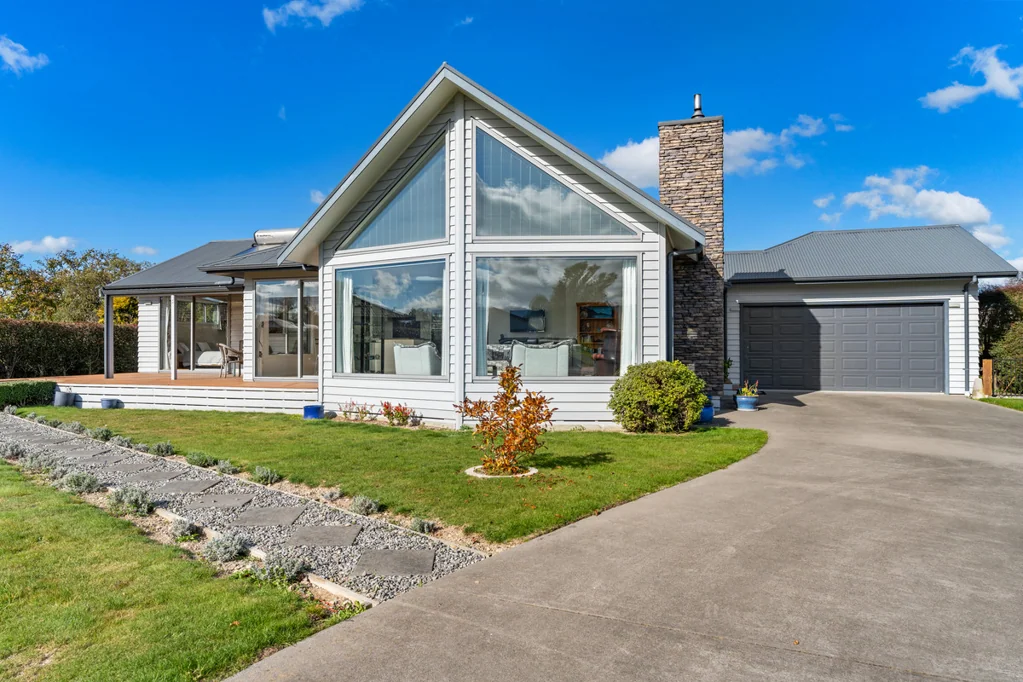 Carterton 3房  Where Style Meets Space and Sunshine