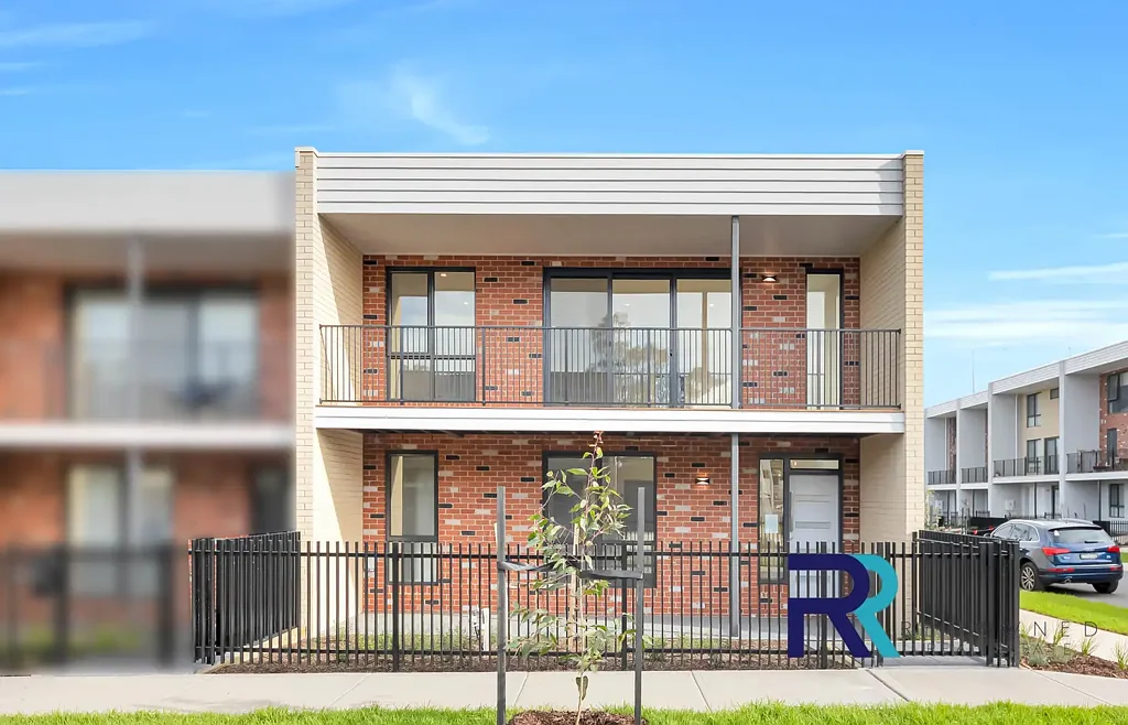 Modern, Low-Maintenance Townhouse with Solar & Battery