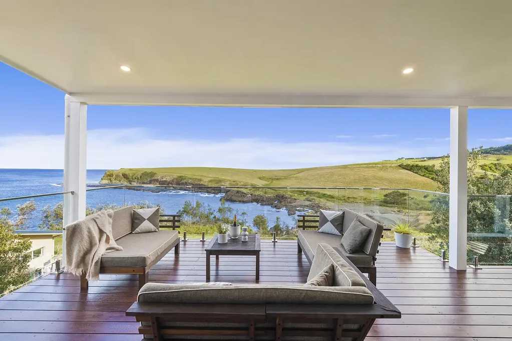 Kiama Heights 4房  An extraordinary waterfront residence with a front-row seat to nature’s theatre