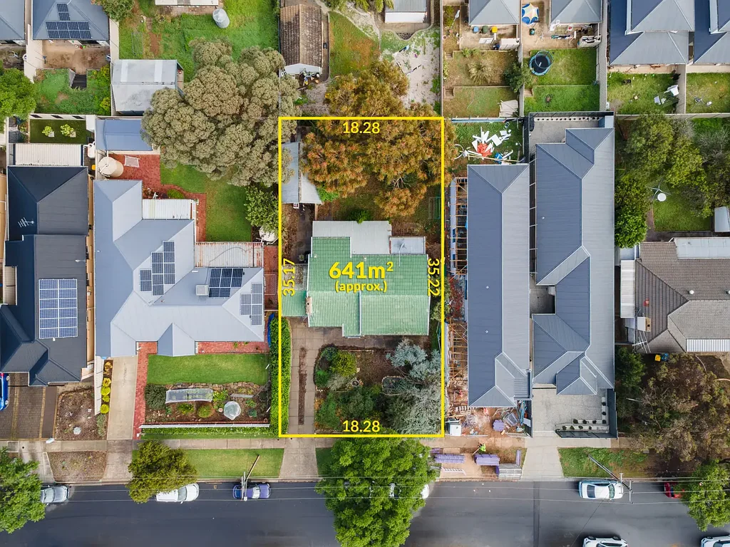 Enfield 3ห้องนอน Four-Bedroom Versatility on Generous Allotment!