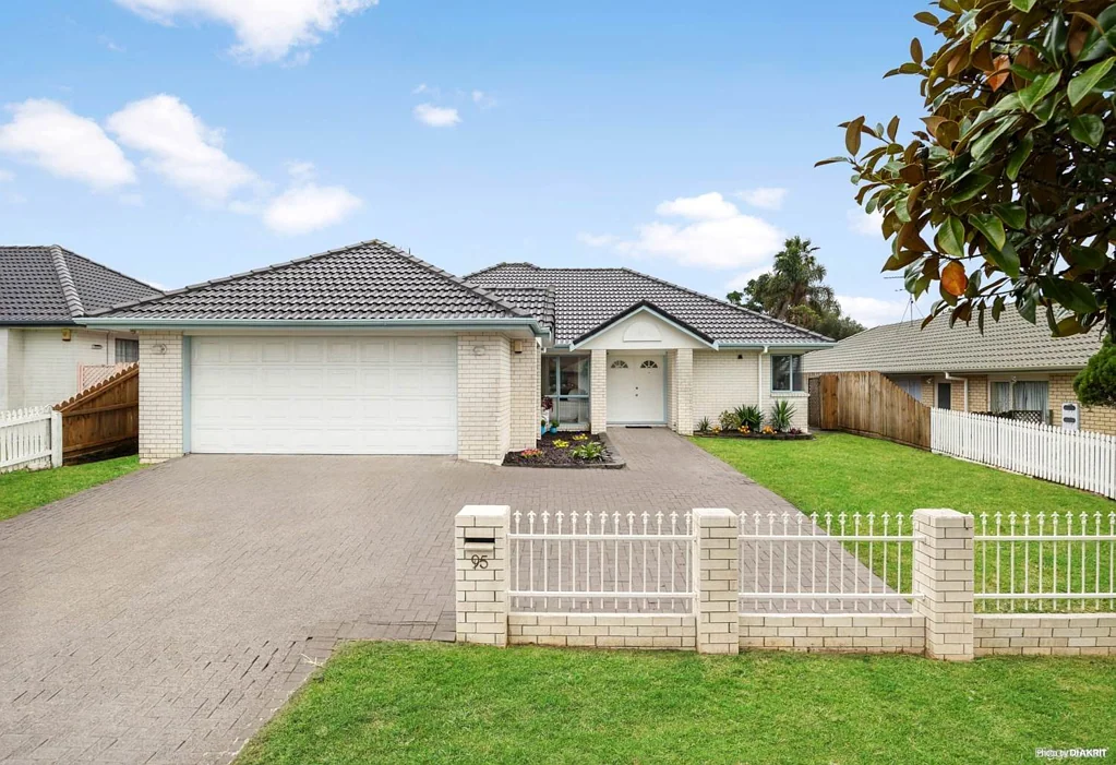 Millhouse Drive, Brilliant Location