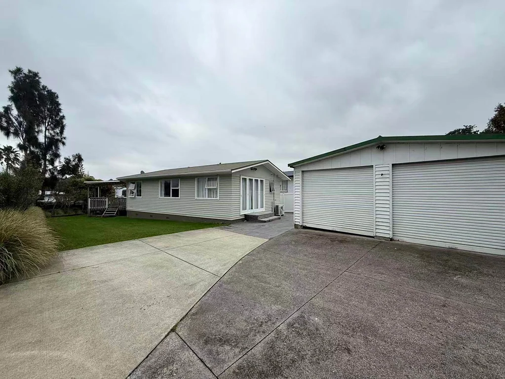 3 bedrooms family house in Glen Eden