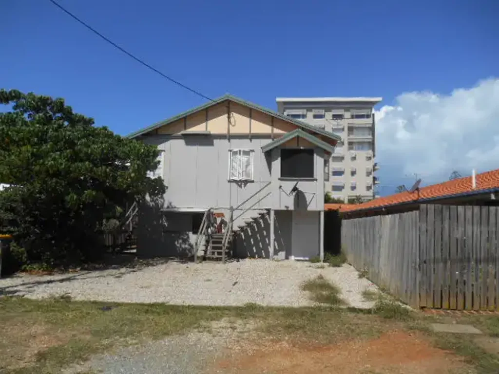 GREAT LOCATION - CLOSE TO EVERYTHING