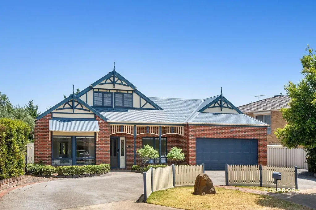4 Carlsruhe Place, Caroline Springs, VIC 3023
