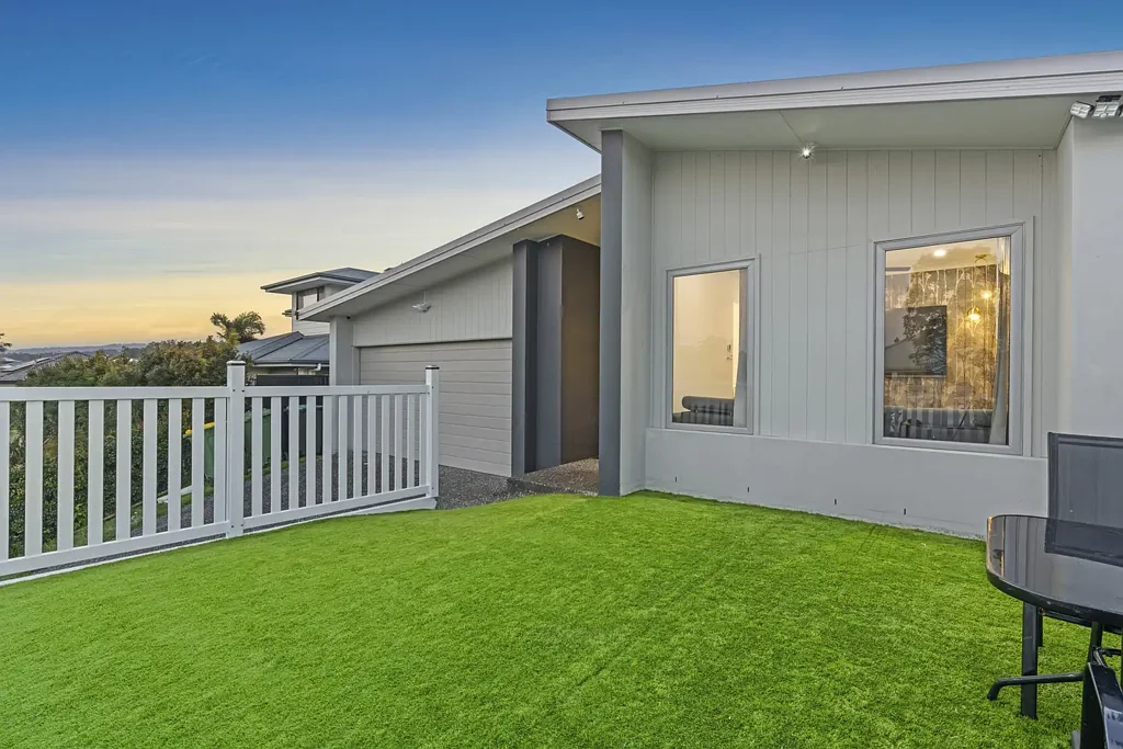 Upper Coomera 3 Slaapkamer Owner Occupied, Low-Maintenance Living - Walk To Schools