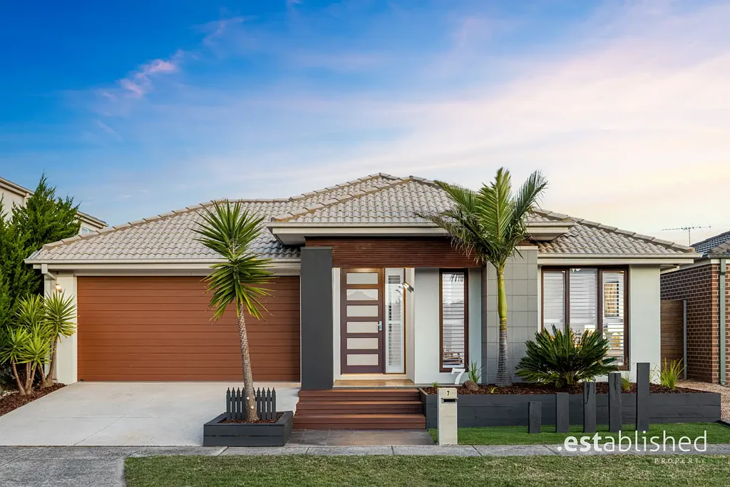 Point Cook 4chambre Expansive Modern Home Offering Three Distinct Living Areas
