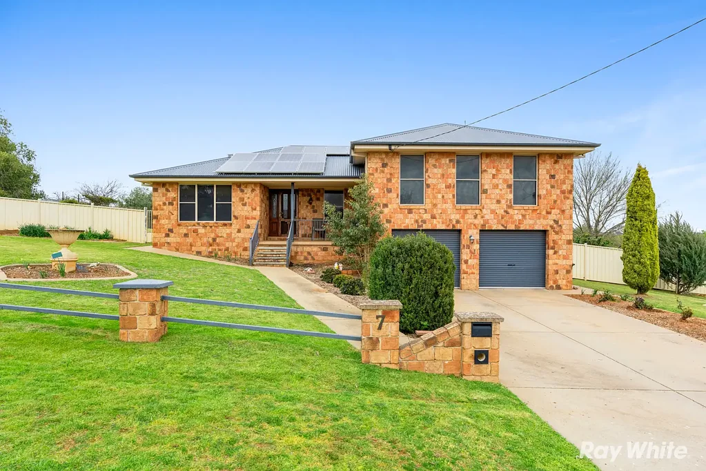 Junee 6ਬੈੱਡਰੂਮ Family Retreat