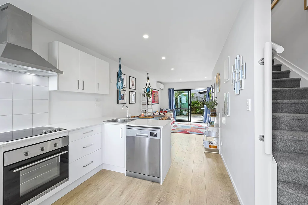 3/6 South Pacific Place, Henderson, Waitakere City, Auckland