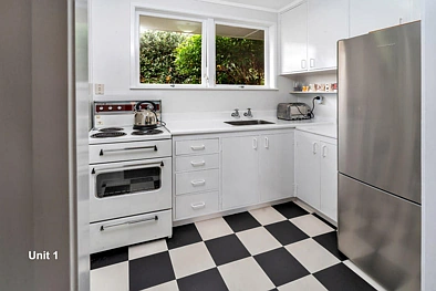 2-BEDROOM IN BUCKLANDS BEACH