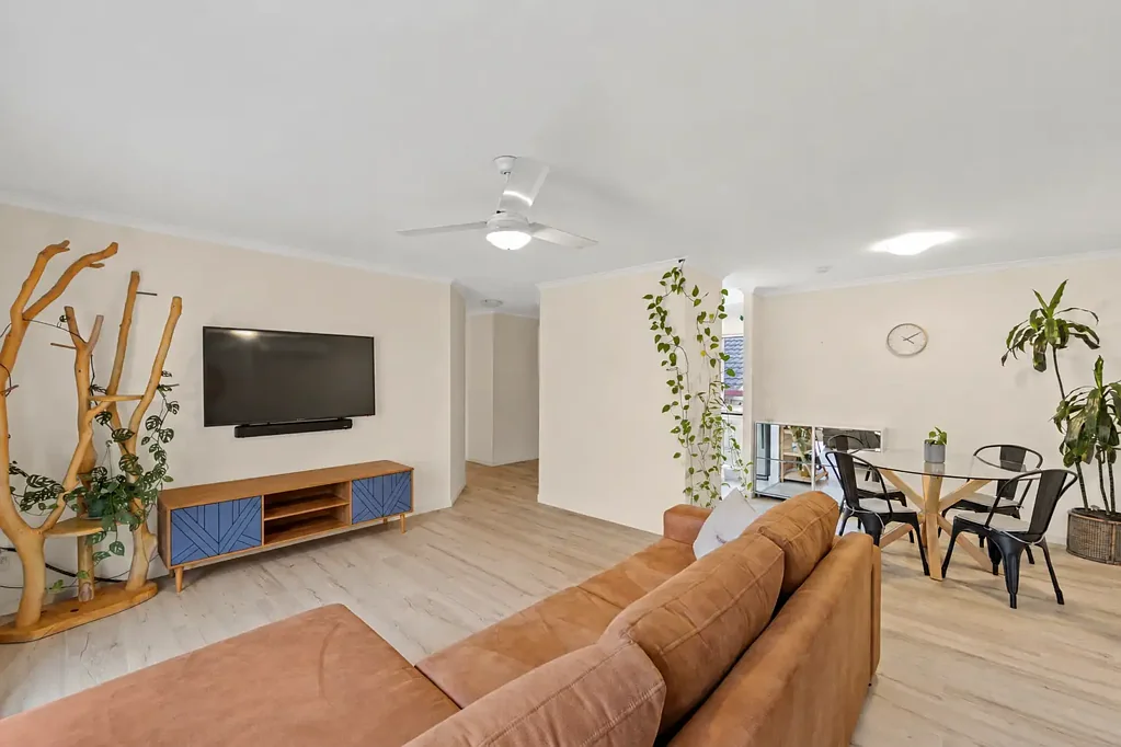 PRIVATE & PEACEFUL LIVING IN A CENTRAL LOCATION