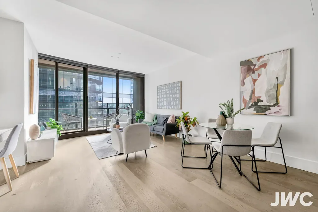 South Yarra 2房 Capitol Grand精装公寓 顶级Gaggenau厨电 24小时礼宾服务 室内泳池健身房 享South Yarra繁华 Six Star Living in South Yarra’s Landmark Address