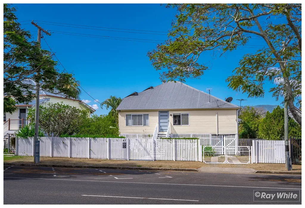 Rockhampton City 4ਬੈੱਡਰੂਮ Renovated Southside Lifestyle Home | 1,012m², Pool, 84m² Shed & Battery Storage