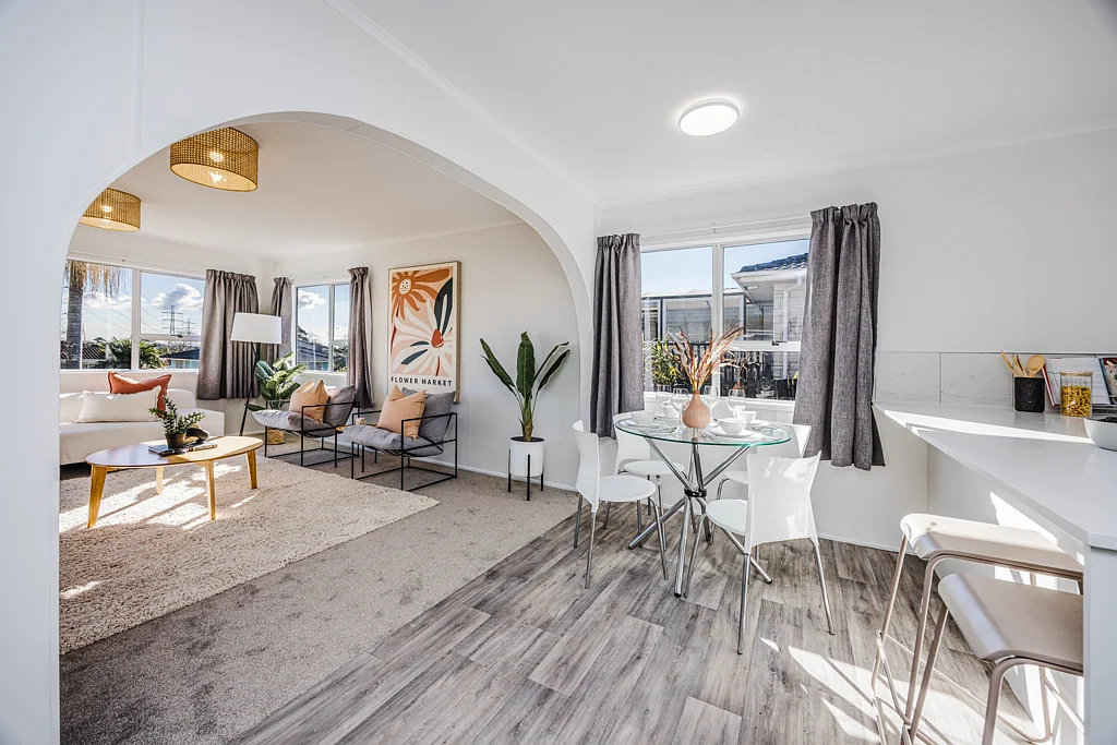 Clover Park 3房  RENOVATED FREEHOLD WITH EXTRA UTILITY ROOMS!